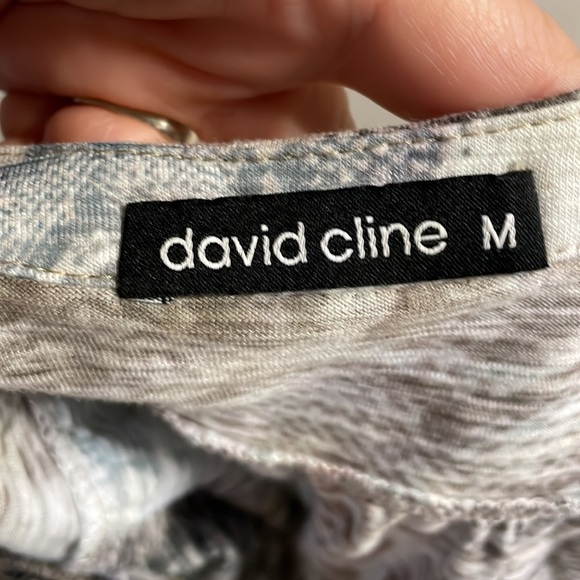 David Cline women’s abstract snakeskin pattern gold metallic shine V neck Med - Picture 7 of 11